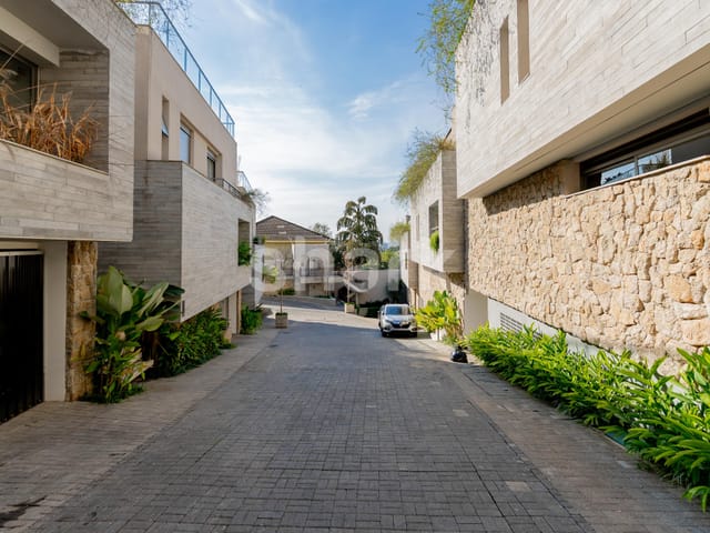 Casa com 567m² 4 quartos e 6 banheiros, à venda, no bairro Jardim Sílvia (Zona Oeste) em São Paulo