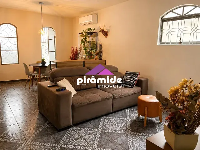 Casa 3 quartos e 2 banheiros, à venda, no bairro Jardim Ismênia em São José dos Campos
