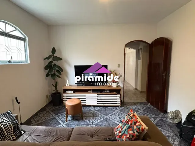Casa 3 quartos e 2 banheiros, à venda, no bairro Jardim Ismênia em São José dos Campos