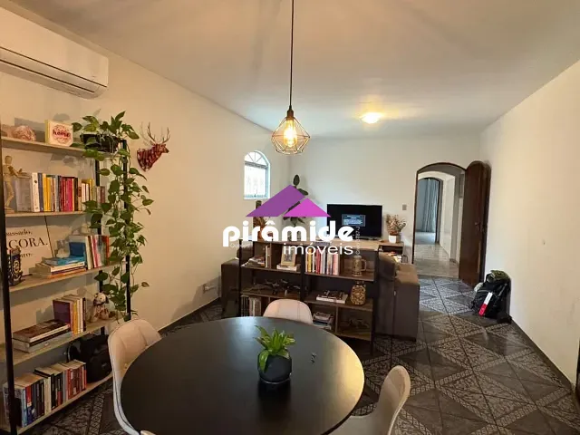 Casa 3 quartos e 2 banheiros, à venda, no bairro Jardim Ismênia em São José dos Campos