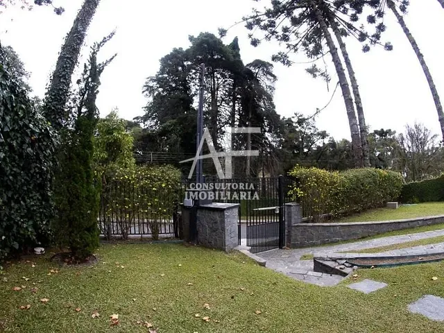 Casa com 1000m² 4 quartos e 3 banheiros, à venda, no bairro Capivari em Campos do Jordão
