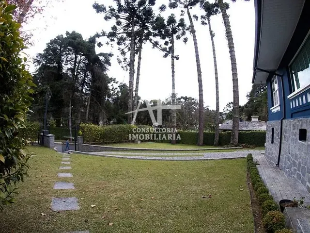 Casa com 1000m² 4 quartos e 3 banheiros, à venda, no bairro Capivari em Campos do Jordão