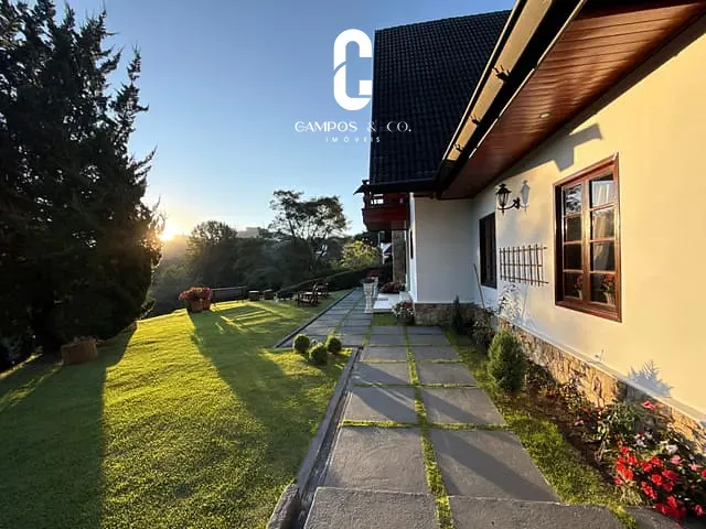 Casa com 1155m² 3 quartos e 4 banheiros, à venda, no bairro Jardim Véu da Noiva em Campos do Jordão