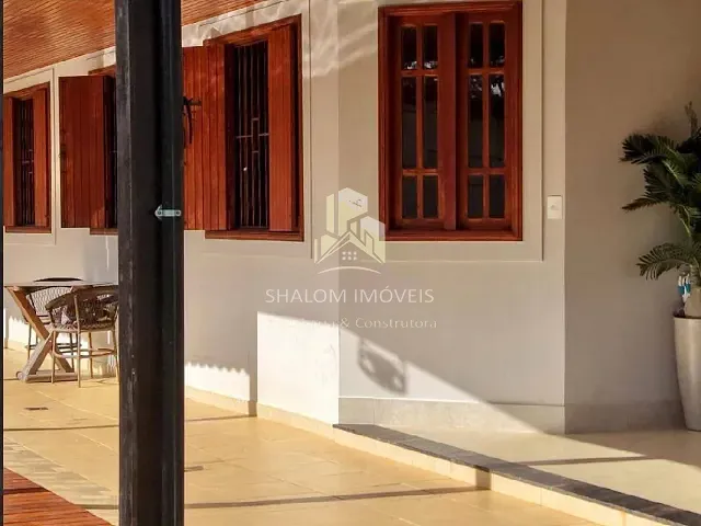 Casa 4 quartos e 2 banheiros, à venda, no bairro Itapebussu em Guarapari