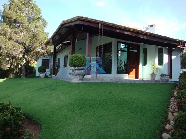 Casa com 1500m² 3 quartos e 3 banheiros, à venda, no bairro Ville Chamonix em Itatiba