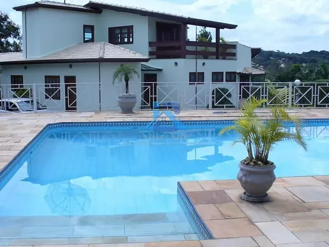 Casa com 1500m² 3 quartos e 3 banheiros, à venda, no bairro Ville Chamonix em Itatiba