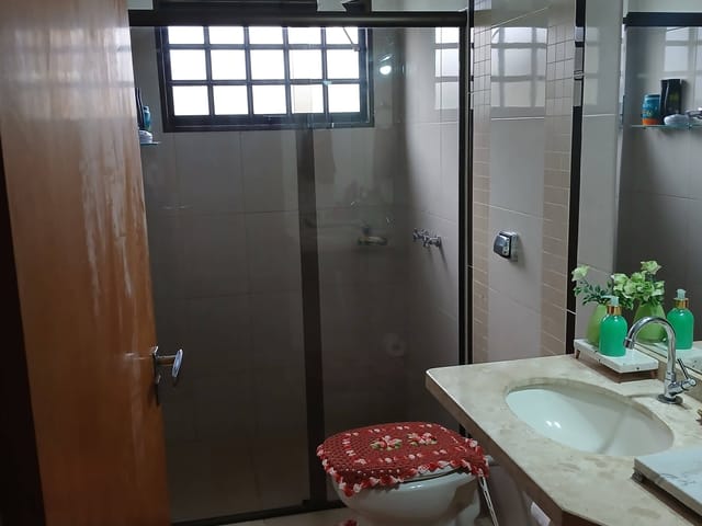 Casa 3 quartos e 2 banheiros, à venda, no bairro Maria Lúcia em Londrina