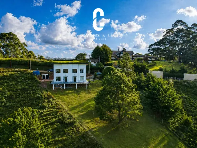 Casa com 1530m² 2 quartos e 3 banheiros, à venda, no bairro PARQUE FERRADURA em Campos do Jordão