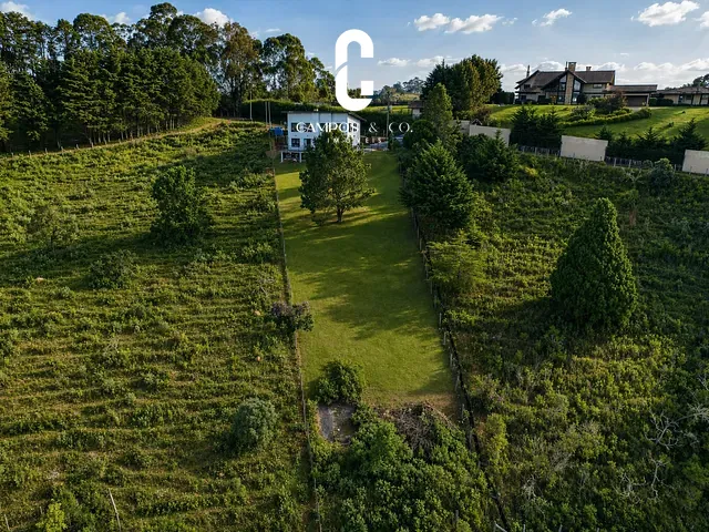 Casa com 1530m² 2 quartos e 3 banheiros, à venda, no bairro PARQUE FERRADURA em Campos do Jordão