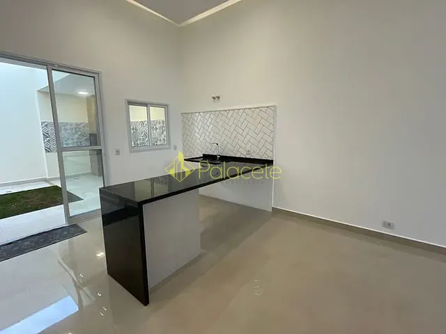Casa 2 quartos e 1 banheiro, à venda, no bairro Vila Prado em Pindamonhangaba