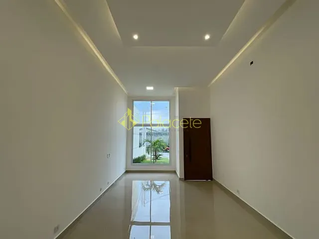 Casa 2 quartos e 1 banheiro, à venda, no bairro Vila Prado em Pindamonhangaba