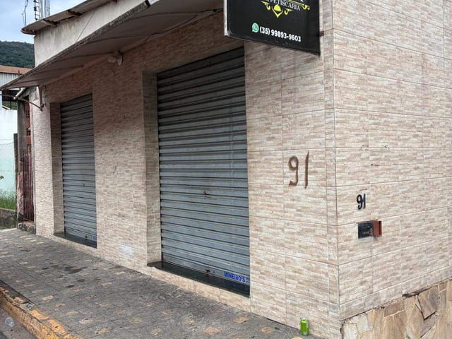 Casa com 300m² 3 quartos e 2 banheiros, à venda, no bairro Centro em Extrema