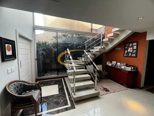 Casa com 553m² 3 quartos e 4 banheiros, à venda, no bairro Parque Jamaica em Londrina