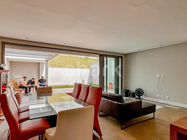 Casa com 200m² 3 quartos e 4 banheiros, à venda ou para alugar, no bairro Tamboré em Santana de Parnaíba
