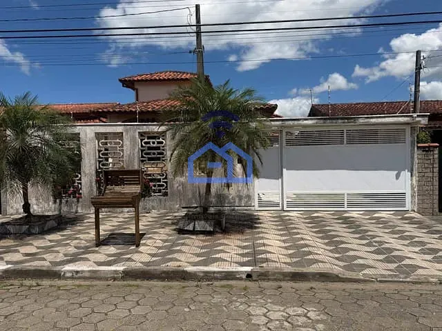 Casa com 360m² 3 quartos e 3 banheiros, à venda, no bairro Jardim Britânia em Caraguatatuba