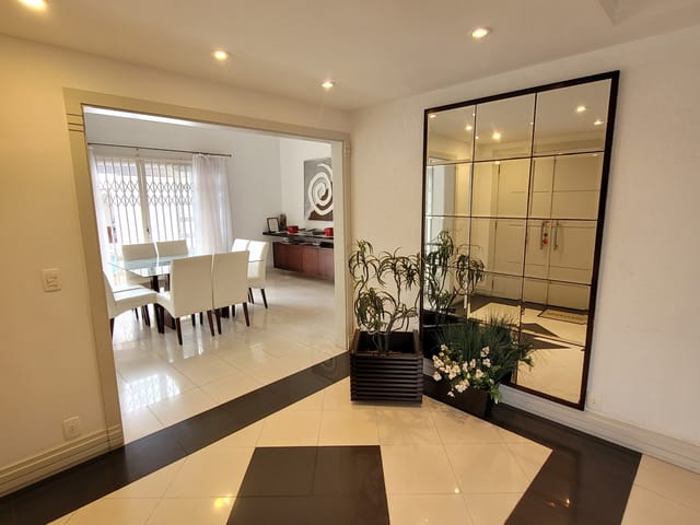 Casa com 495m² 4 quartos e 5 banheiros, à venda, no bairro Orfãs em Ponta Grossa