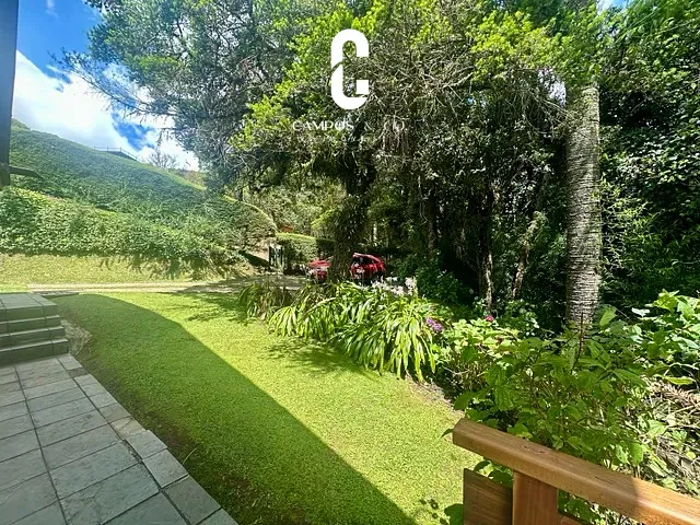 Casa com 2120m² 4 quartos e 4 banheiros, à venda, no bairro Nova Capivari em Campos do Jordão