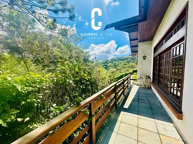 Casa com 2120m² 4 quartos e 4 banheiros, à venda, no bairro Nova Capivari em Campos do Jordão