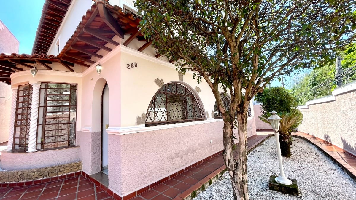 Casa para venda em Aclimação com 3 quartos, sendo 3 suítes, 265m²