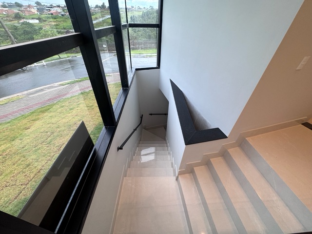 Casa 3 quartos e 3 banheiros, à venda, no bairro Gleba Simon Frazer em Londrina