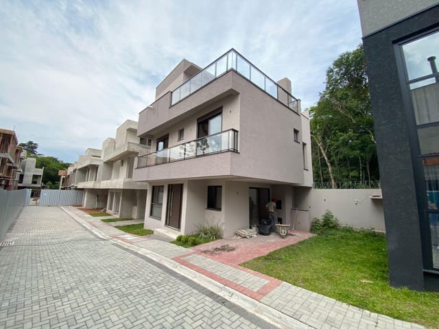 Casa 3 quartos e 4 banheiros, à venda, no bairro Santa Felicidade em Curitiba