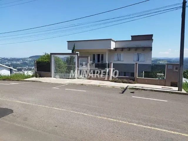 Casa com 228m² 4 quartos e 2 banheiros, à venda, no bairro Loteamento Merlo em Concórdia