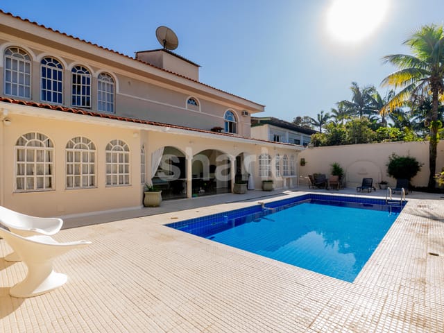 Casa com 750m² 5 quartos e 6 banheiros, à venda ou para alugar, no bairro Jardim Everest em São Paulo