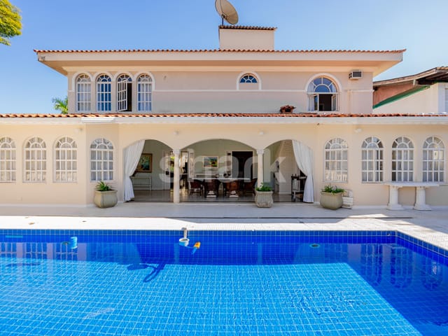 Casa com 750m² 5 quartos e 6 banheiros, à venda ou para alugar, no bairro Jardim Everest em São Paulo