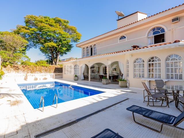 Casa com 750m² 5 quartos e 6 banheiros, à venda ou para alugar, no bairro Jardim Everest em São Paulo