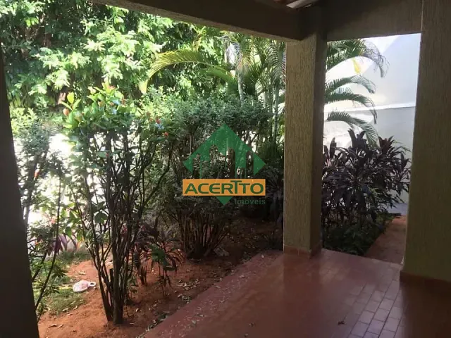 Casa com 300m² 3 quartos e 2 banheiros, à venda, no bairro Bairro das Bandeiras em Araçatuba