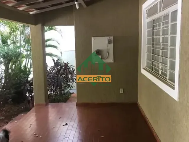 Casa com 300m² 3 quartos e 2 banheiros, à venda, no bairro Bairro das Bandeiras em Araçatuba