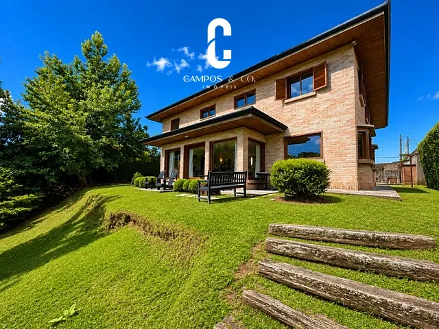 Casa com 1050m² 5 quartos e 6 banheiros, à venda ou para alugar, no bairro Vila Everest em Campos do Jordão