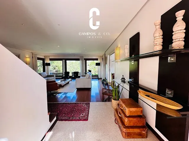 Casa com 1050m² 5 quartos e 6 banheiros, à venda ou para alugar, no bairro Vila Everest em Campos do Jordão