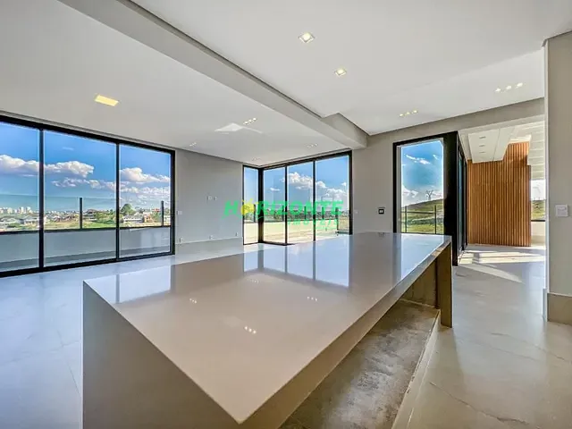 Casa com 532m² 4 quartos e 6 banheiros, à venda, no bairro Urbanova em São José dos Campos