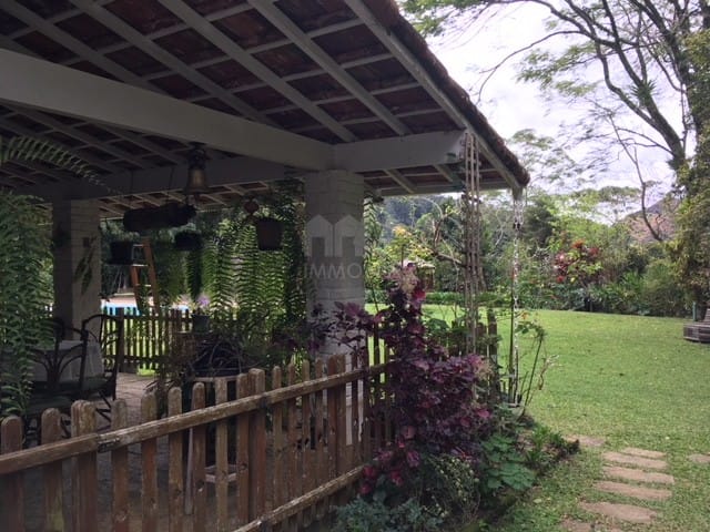 Casa com 8210m², à venda, no bairro Retiro em Petrópolis