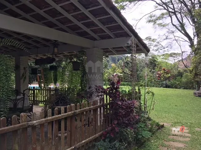 Casa com 8210m², à venda, no bairro Retiro em Petrópolis