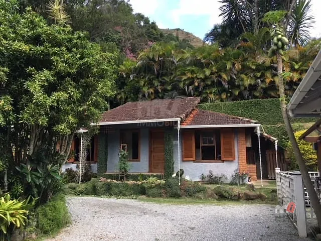 Casa com 8210m², à venda, no bairro Retiro em Petrópolis