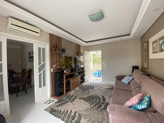 Casa com 344m² 4 quartos e 3 banheiros, à venda, no bairro São Marcos em Joinville