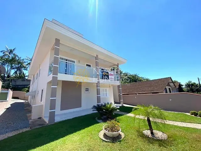 Casa com 344m² 4 quartos e 3 banheiros, à venda, no bairro São Marcos em Joinville