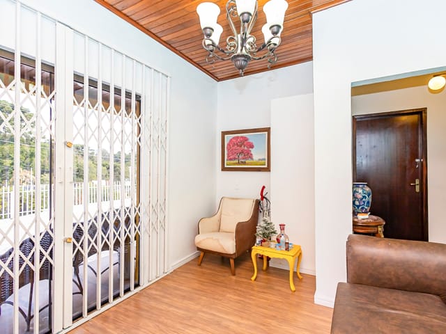 Casa com 434m² 3 quartos e 3 banheiros, à venda, no bairro Taboão em Curitiba