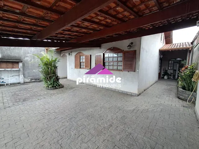 Casa com 300m² 3 quartos e 2 banheiros, à venda, no bairro Parque Industrial em São José dos Campos