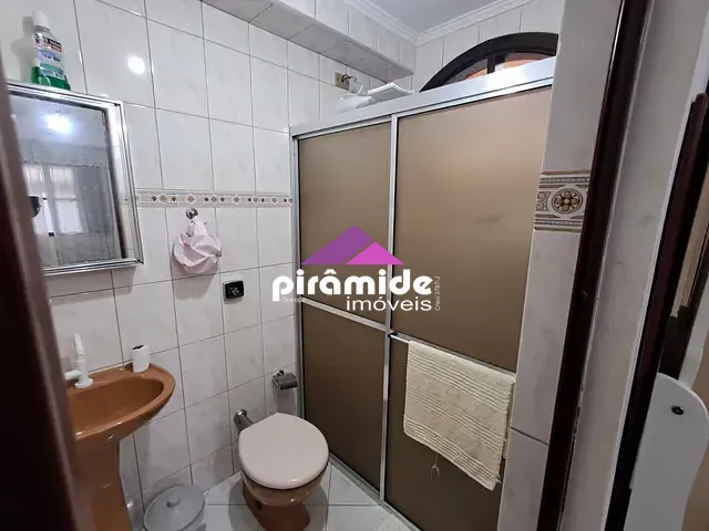 Casa com 300m² 3 quartos e 2 banheiros, à venda, no bairro Parque Industrial em São José dos Campos