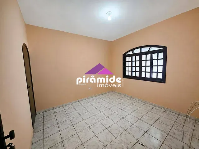 Casa 2 quartos e 1 banheiro, à venda, no bairro Bosque dos Eucaliptos em São José dos Campos