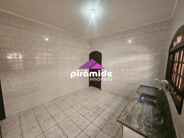 Casa 2 quartos e 1 banheiro, à venda, no bairro Bosque dos Eucaliptos em São José dos Campos