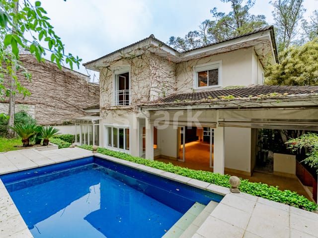 Casa com 480m² 4 quartos e 5 banheiros, à venda, no bairro Jardim Leonor em São Paulo