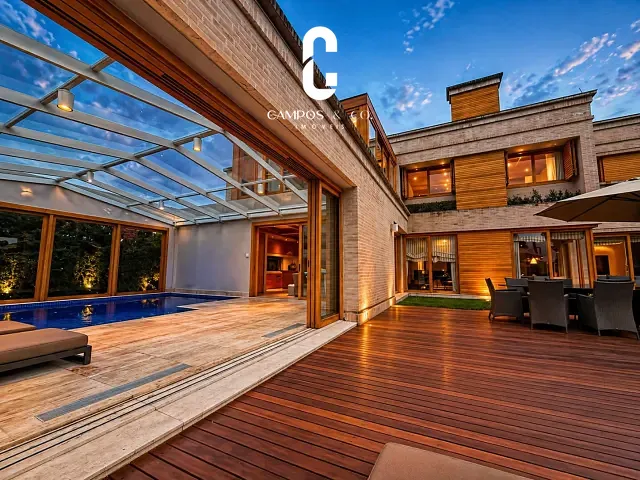 Casa com 1739m² 6 quartos e 8 banheiros, à venda, no bairro Vila Capivari em Campos do Jordão