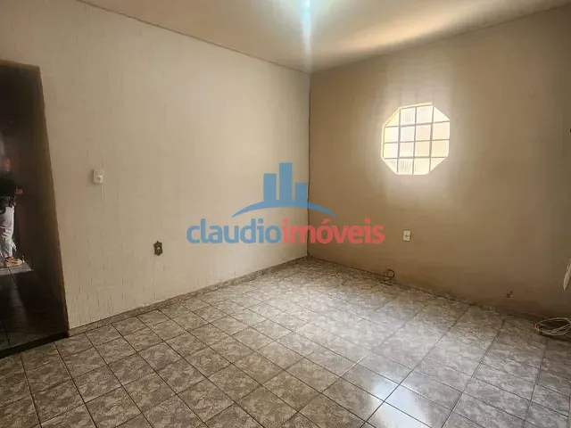 Casa 2 quartos e 1 banheiro, à venda, no bairro Roselândia em Barra Mansa