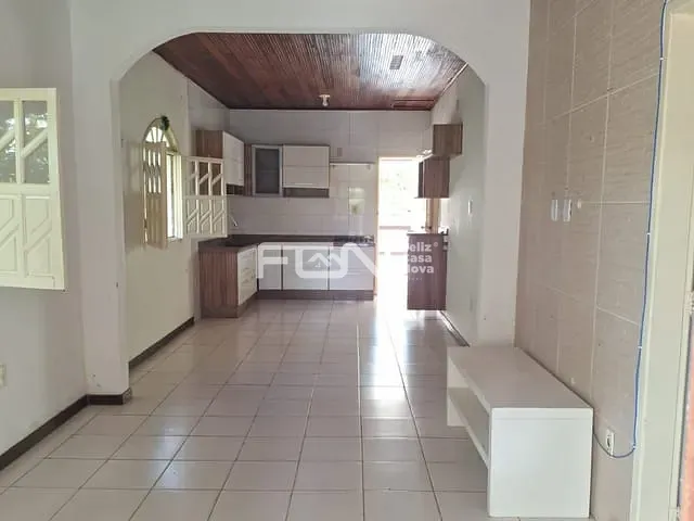 Casa 2 quartos e 2 banheiros, para alugar, no bairro Jauá (Abrantes) em Camaçari