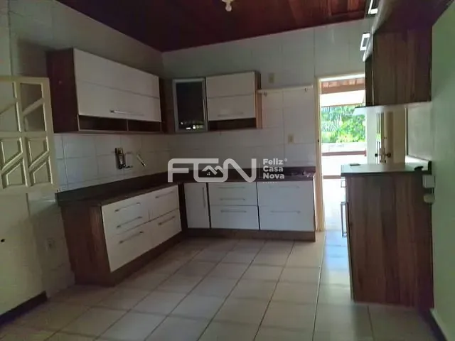Casa 2 quartos e 2 banheiros, para alugar, no bairro Jauá (Abrantes) em Camaçari