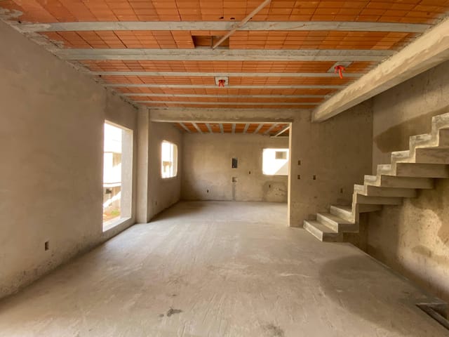 Casa 3 quartos e 4 banheiros, à venda, no bairro Santa Felicidade em Curitiba